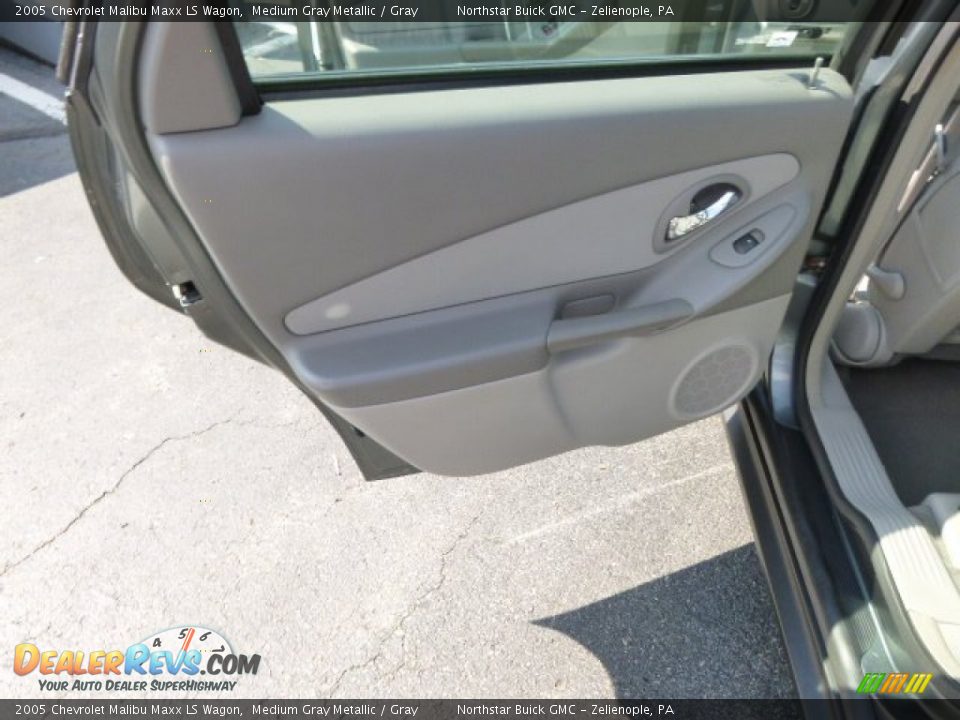 2005 Chevrolet Malibu Maxx LS Wagon Medium Gray Metallic / Gray Photo #13