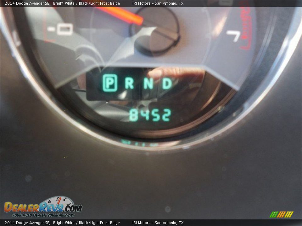 2014 Dodge Avenger SE Bright White / Black/Light Frost Beige Photo #22