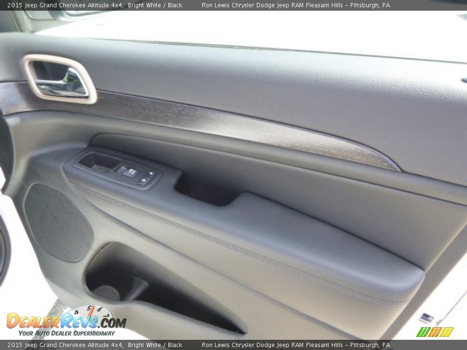 2015 Jeep Grand Cherokee Altitude 4x4 Bright White / Black Photo #12