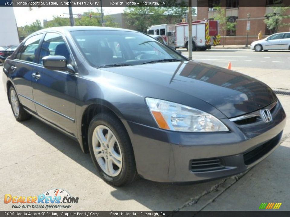 2006 Honda Accord SE Sedan Graphite Pearl / Gray Photo #3