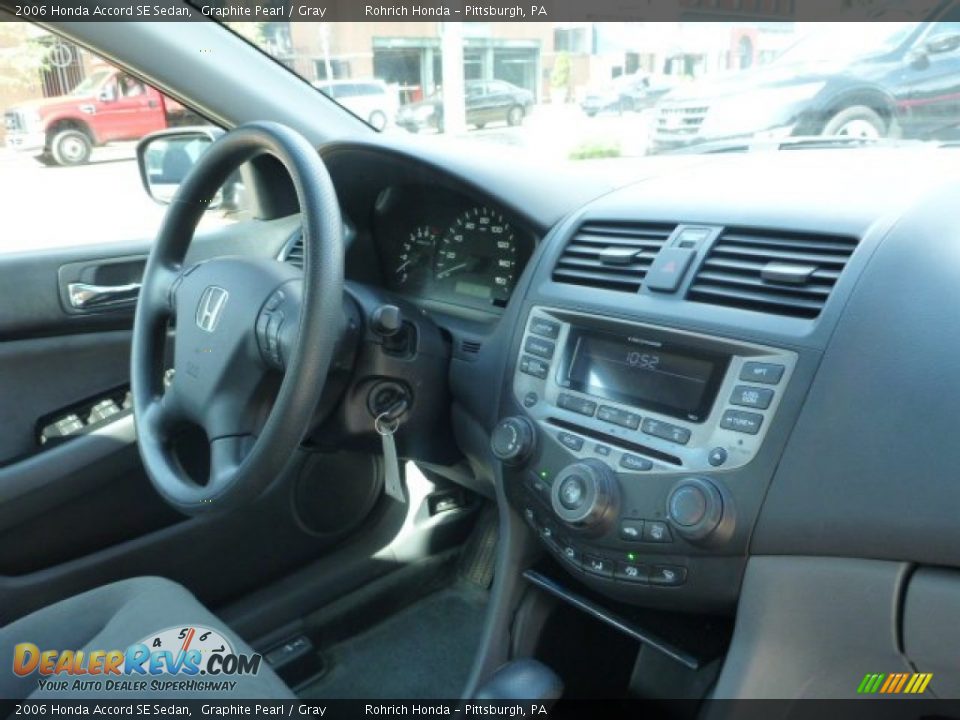 2006 Honda Accord SE Sedan Graphite Pearl / Gray Photo #7