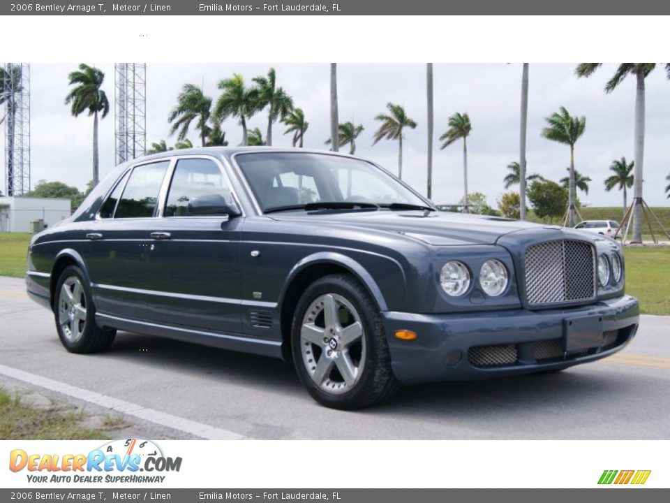 Front 3/4 View of 2006 Bentley Arnage T Photo #4