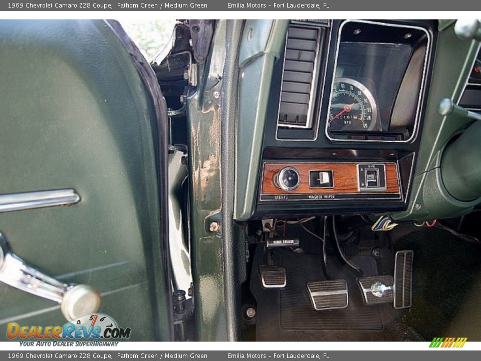 Controls of 1969 Chevrolet Camaro Z28 Coupe Photo #42