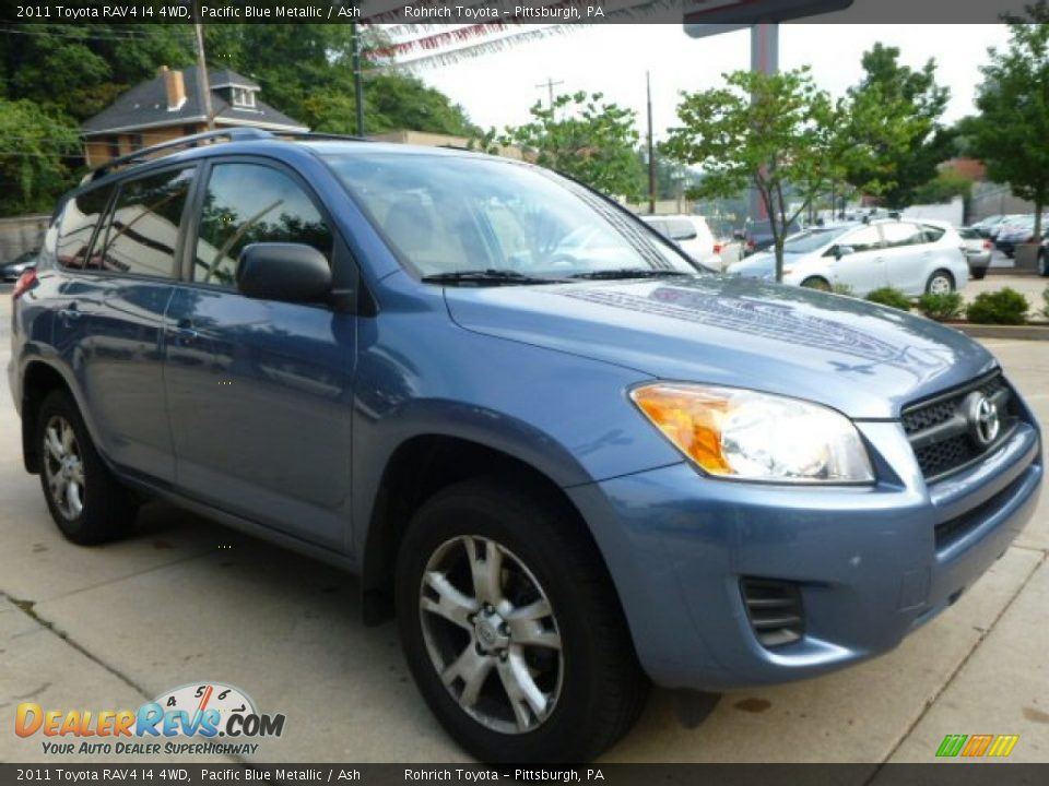 Front 3/4 View of 2011 Toyota RAV4 I4 4WD Photo #1