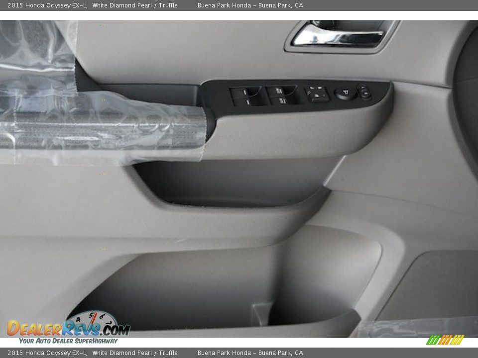 2015 Honda Odyssey EX-L White Diamond Pearl / Truffle Photo #10