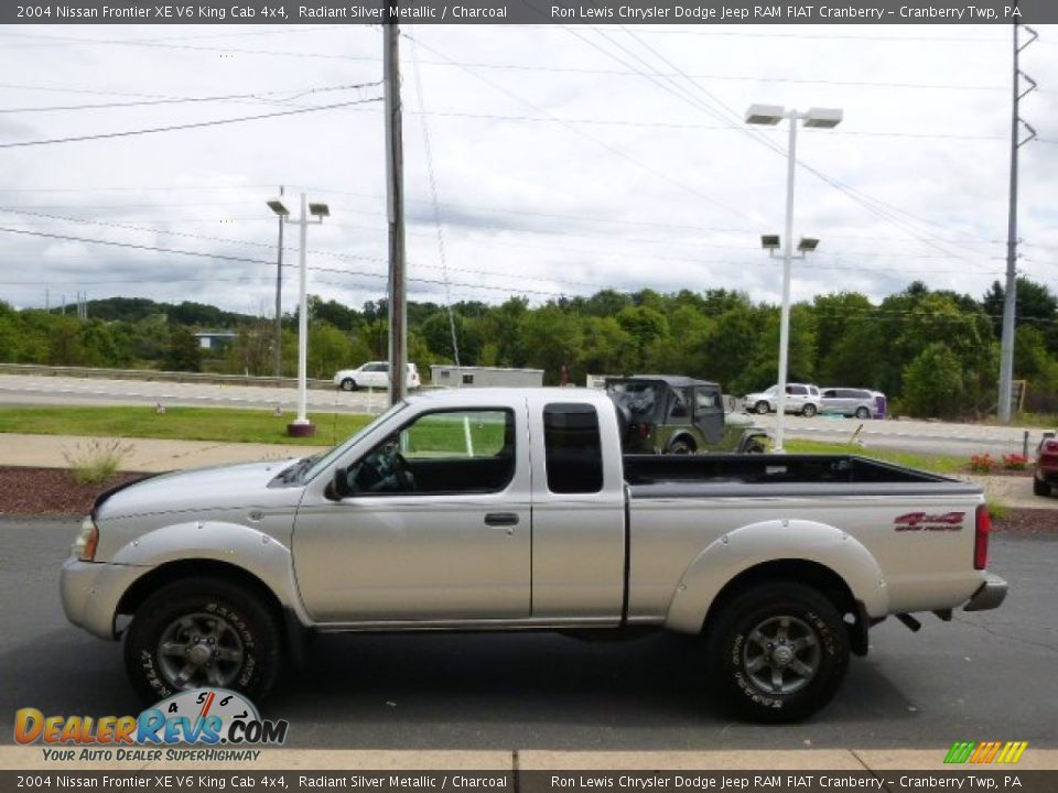 2004 Nissan Frontier XE V6 King Cab 4x4 Radiant Silver Metallic / Charcoal Photo #5