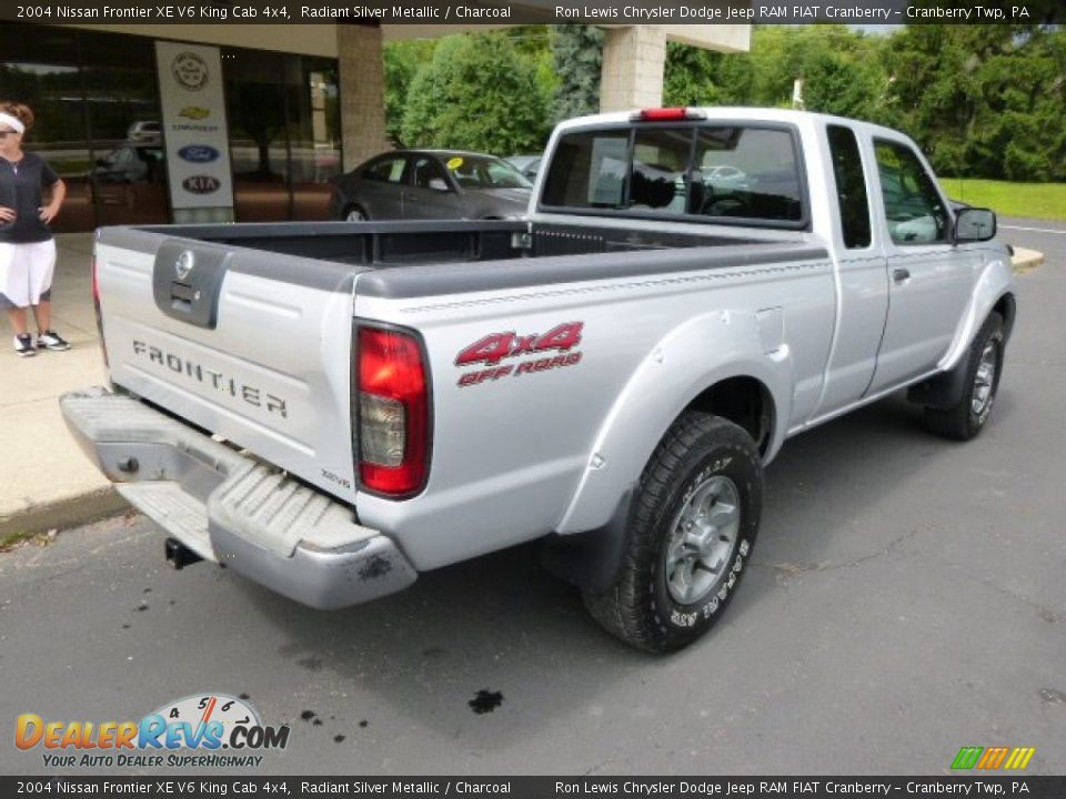 2004 Nissan Frontier XE V6 King Cab 4x4 Radiant Silver Metallic / Charcoal Photo #8