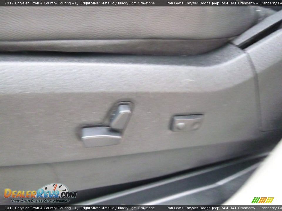 2012 Chrysler Town & Country Touring - L Bright Silver Metallic / Black/Light Graystone Photo #15