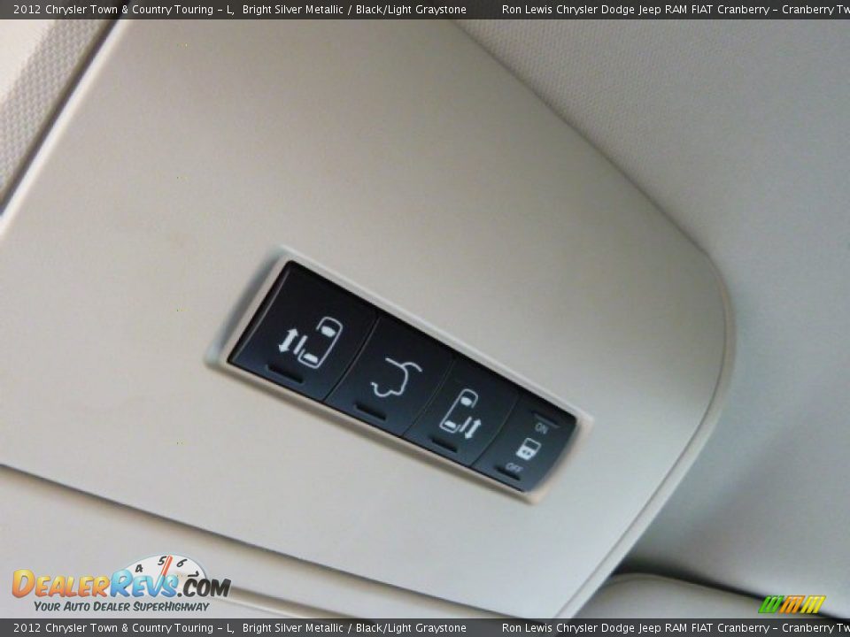 2012 Chrysler Town & Country Touring - L Bright Silver Metallic / Black/Light Graystone Photo #17
