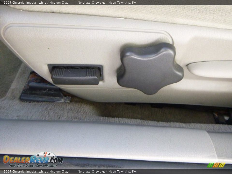 2005 Chevrolet Impala White / Medium Gray Photo #22