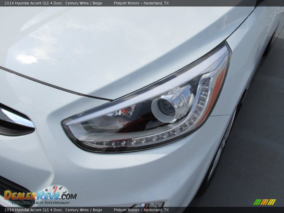 2014 Hyundai Accent GLS 4 Door Century White / Beige Photo #9