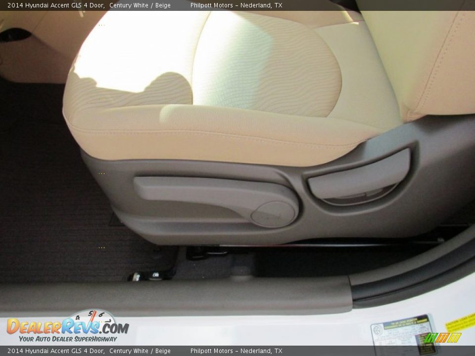 2014 Hyundai Accent GLS 4 Door Century White / Beige Photo #23
