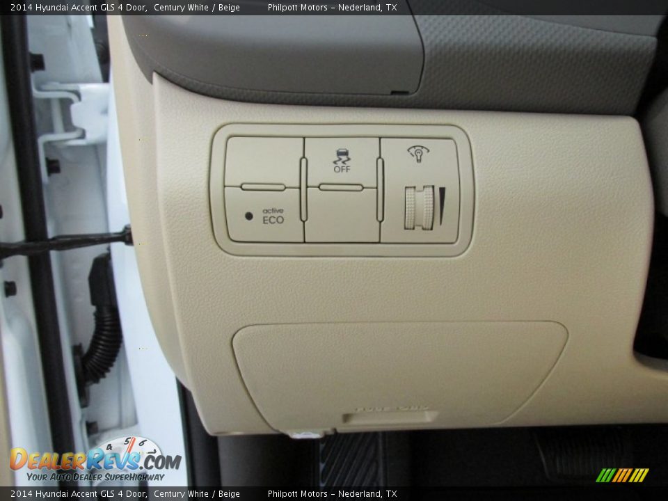 2014 Hyundai Accent GLS 4 Door Century White / Beige Photo #31