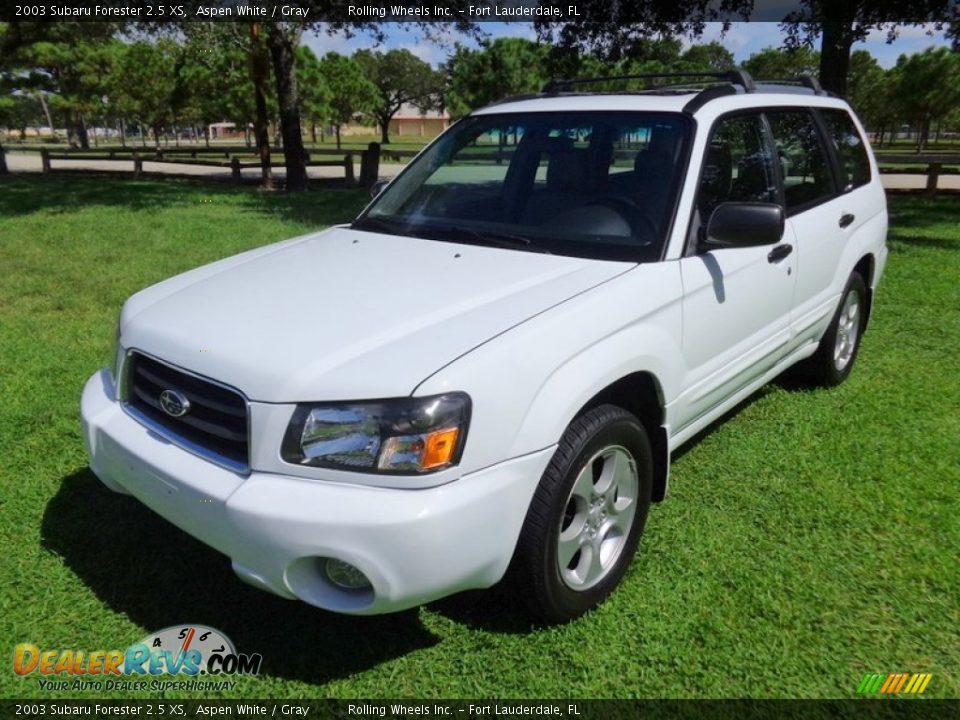 Front 3/4 View of 2003 Subaru Forester 2.5 XS Photo #13