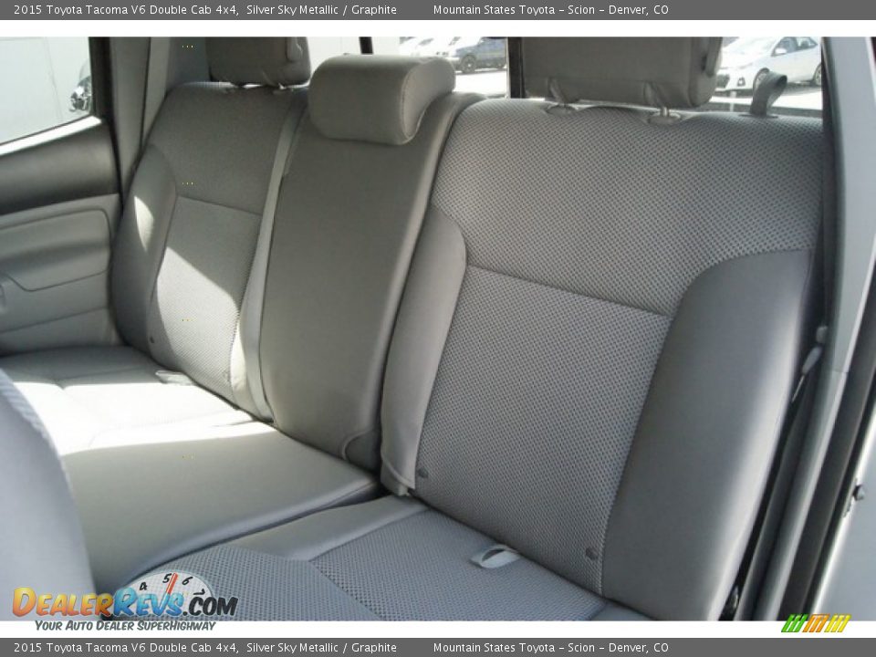 2015 Toyota Tacoma V6 Double Cab 4x4 Silver Sky Metallic / Graphite Photo #7