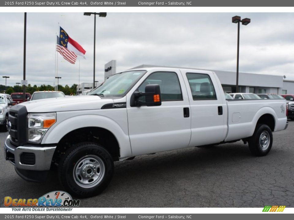 Front 3/4 View of 2015 Ford F250 Super Duty XL Crew Cab 4x4 Photo #3
