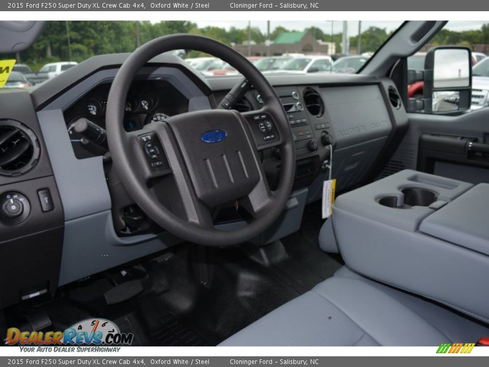Dashboard of 2015 Ford F250 Super Duty XL Crew Cab 4x4 Photo #7