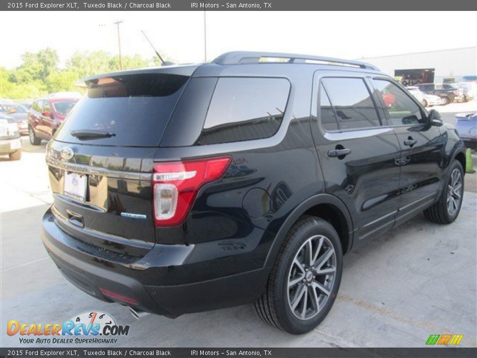 2015 Ford Explorer XLT Tuxedo Black / Charcoal Black Photo #4
