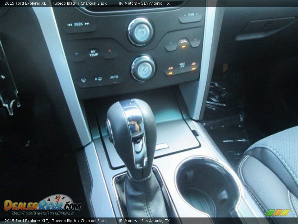 2015 Ford Explorer XLT Tuxedo Black / Charcoal Black Photo #17