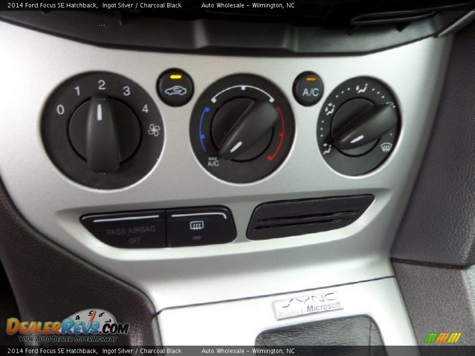 2014 Ford Focus SE Hatchback Ingot Silver / Charcoal Black Photo #19