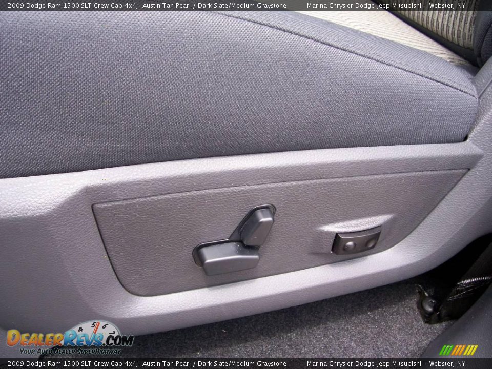 2009 Dodge Ram 1500 SLT Crew Cab 4x4 Austin Tan Pearl / Dark Slate/Medium Graystone Photo #3