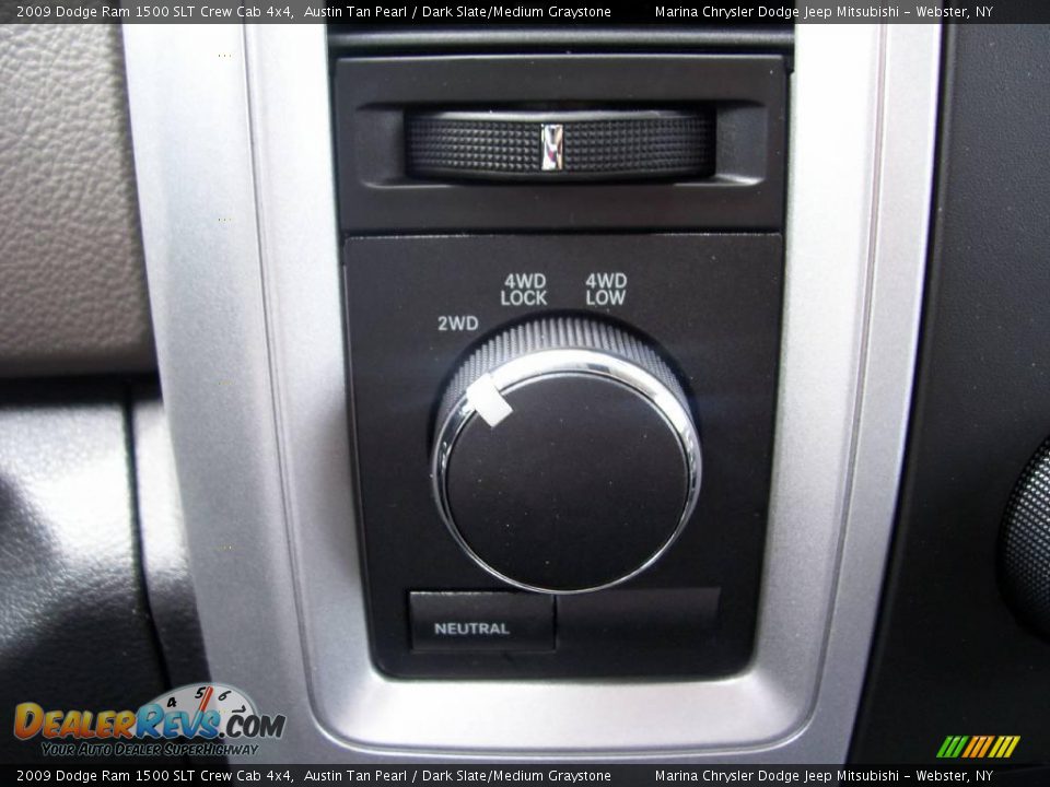 2009 Dodge Ram 1500 SLT Crew Cab 4x4 Austin Tan Pearl / Dark Slate/Medium Graystone Photo #5