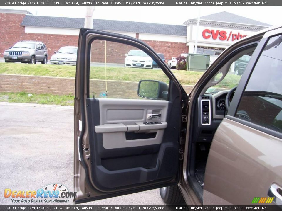 2009 Dodge Ram 1500 SLT Crew Cab 4x4 Austin Tan Pearl / Dark Slate/Medium Graystone Photo #17