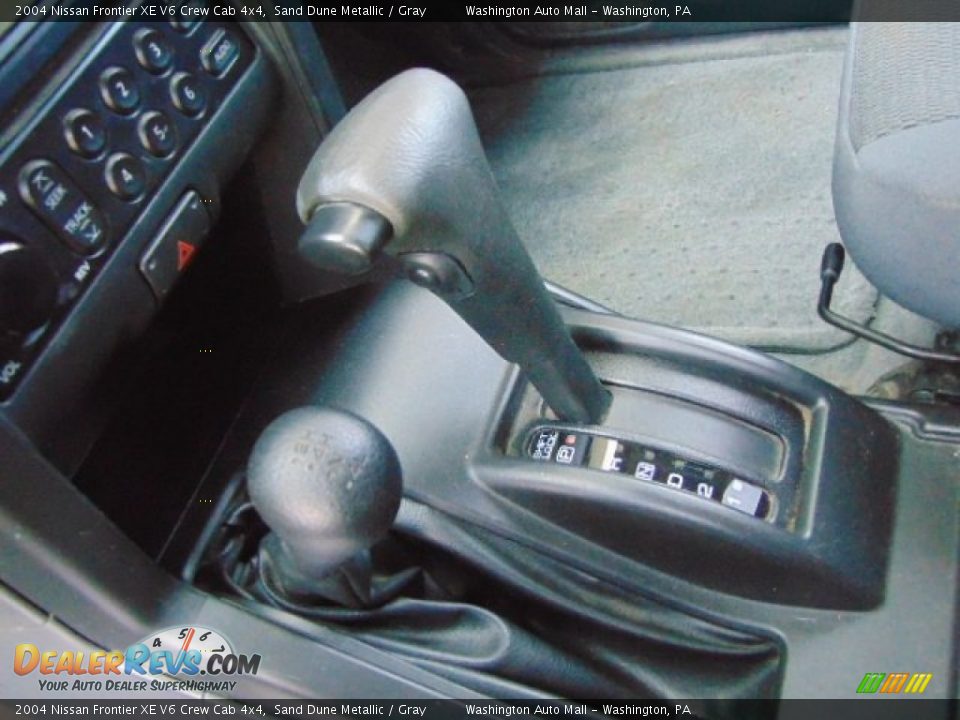 2004 Nissan Frontier XE V6 Crew Cab 4x4 Sand Dune Metallic / Gray Photo #14