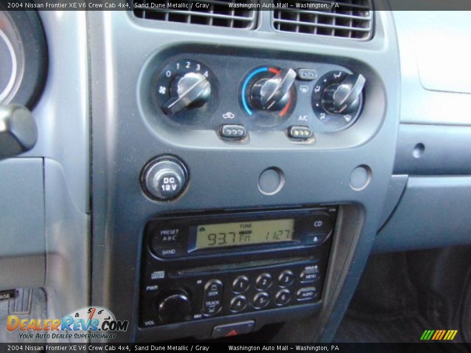 2004 Nissan Frontier XE V6 Crew Cab 4x4 Sand Dune Metallic / Gray Photo #15