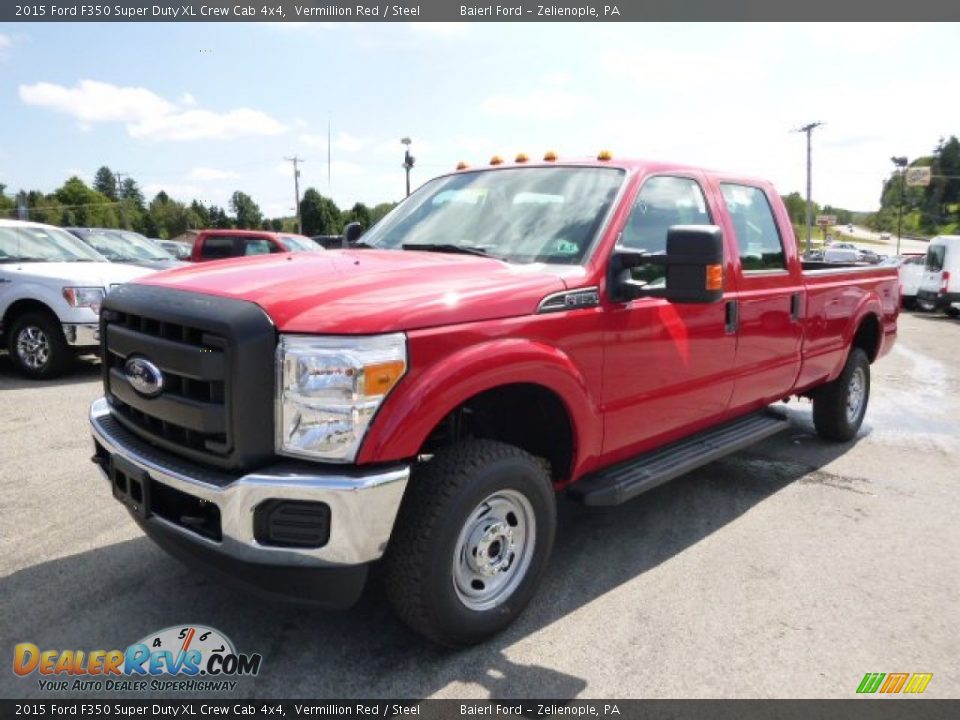 Front 3/4 View of 2015 Ford F350 Super Duty XL Crew Cab 4x4 Photo #4