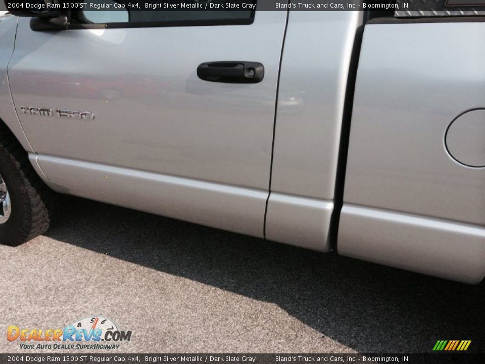 2004 Dodge Ram 1500 ST Regular Cab 4x4 Bright Silver Metallic / Dark Slate Gray Photo #34