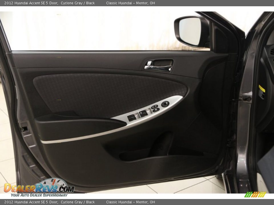 2012 Hyundai Accent SE 5 Door Cyclone Gray / Black Photo #4