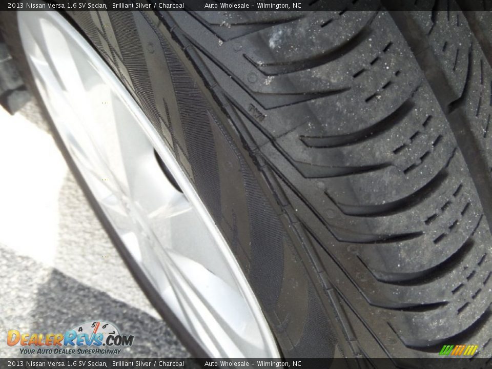 2013 Nissan Versa 1.6 SV Sedan Brilliant Silver / Charcoal Photo #9