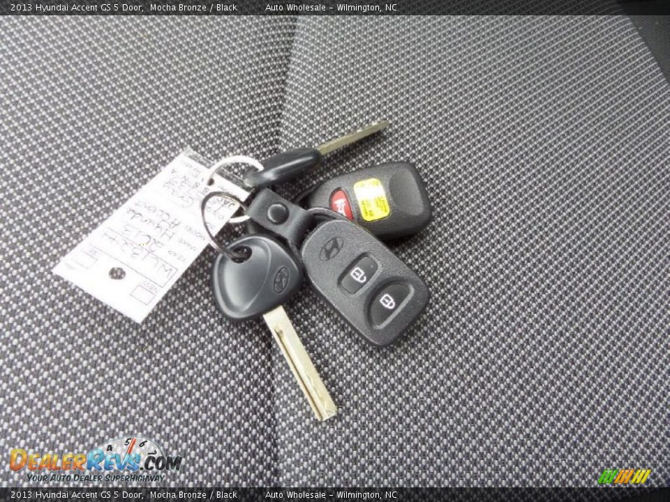 2013 Hyundai Accent GS 5 Door Mocha Bronze / Black Photo #20