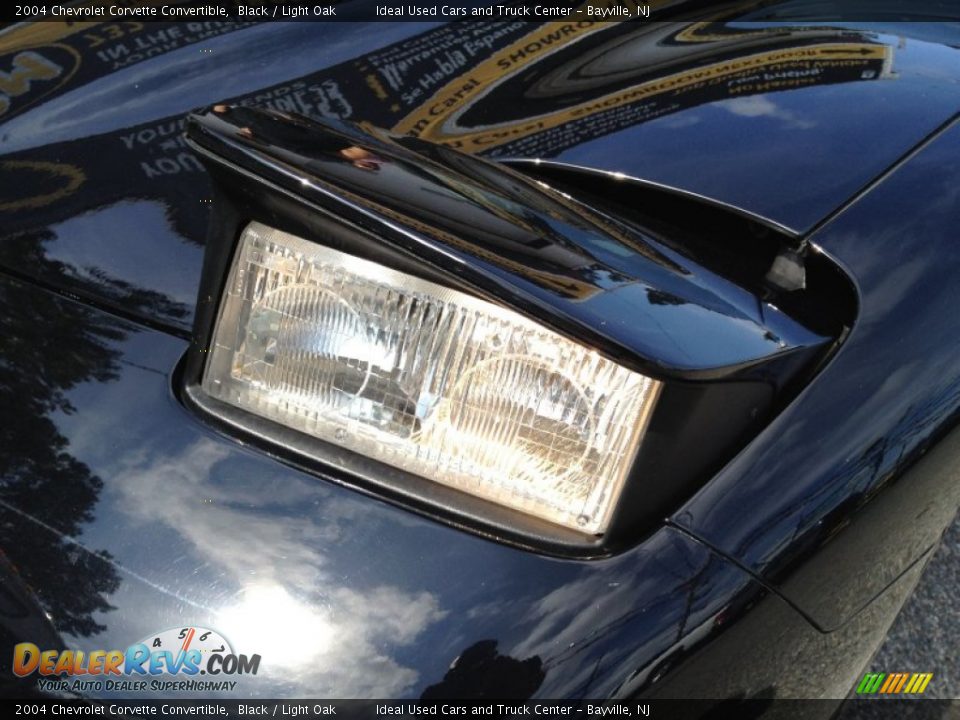 2004 Chevrolet Corvette Convertible Black / Light Oak Photo #33