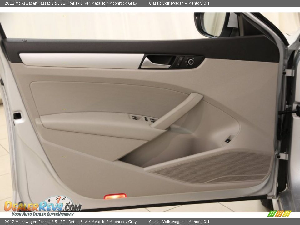 2012 Volkswagen Passat 2.5L SE Reflex Silver Metallic / Moonrock Gray Photo #4