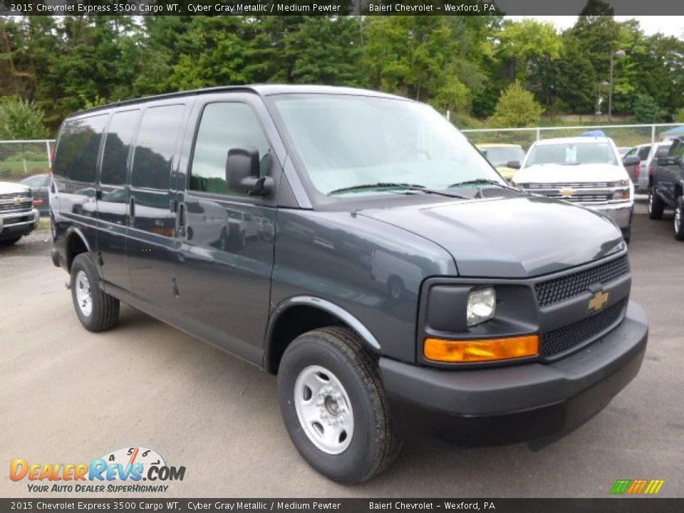 Front 3/4 View of 2015 Chevrolet Express 3500 Cargo WT Photo #4