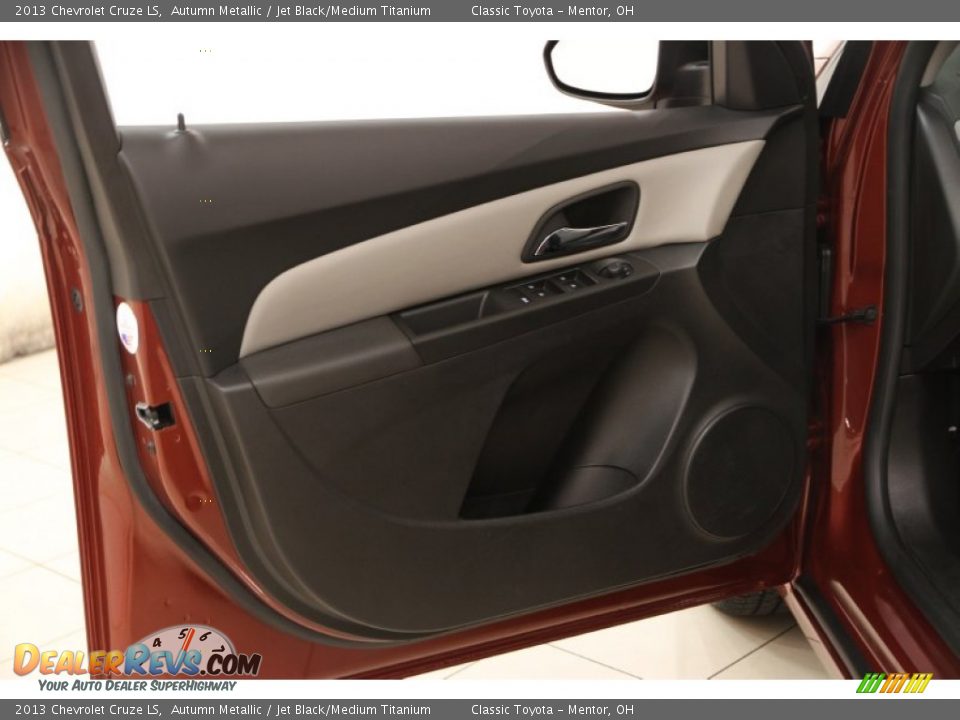 Door Panel of 2013 Chevrolet Cruze LS Photo #4