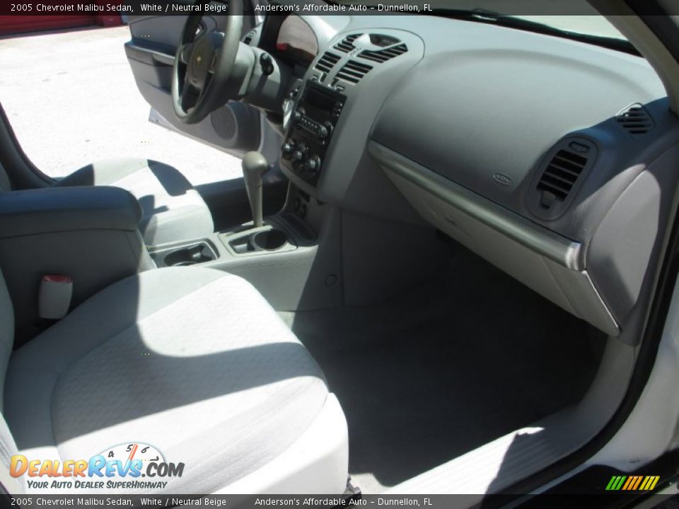 2005 Chevrolet Malibu Sedan White / Neutral Beige Photo #15