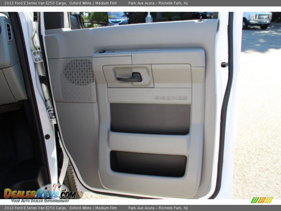 2013 Ford E Series Van E250 Cargo Oxford White / Medium Flint Photo #25