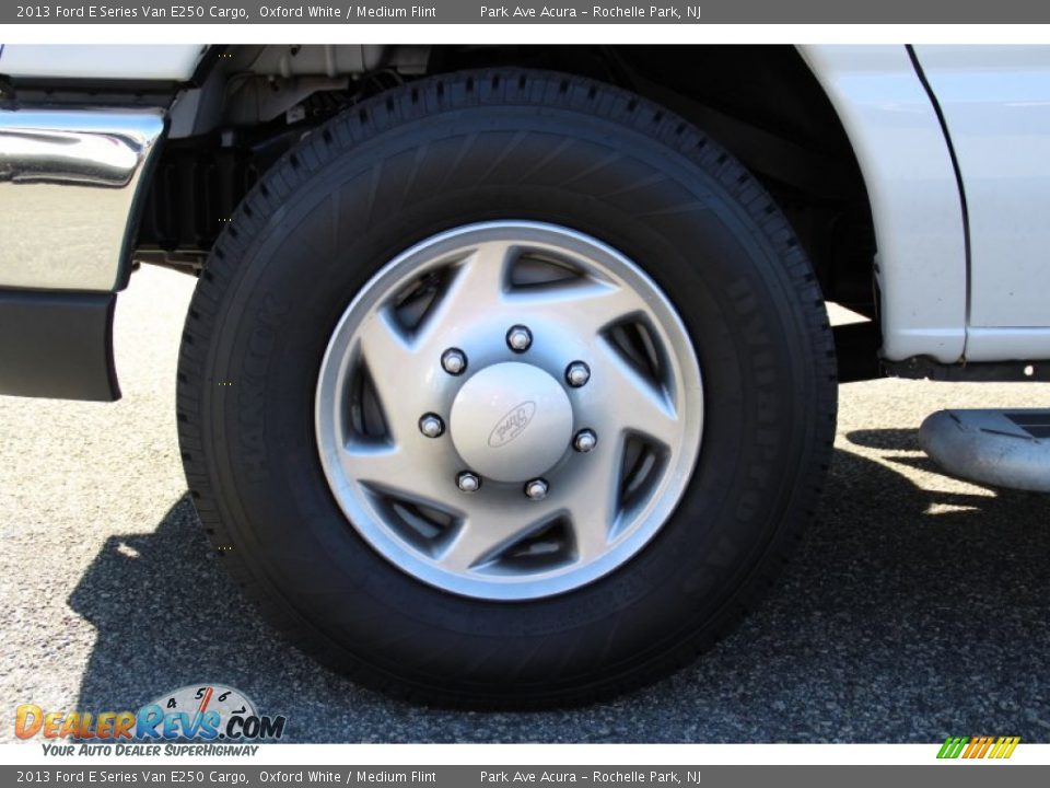 2013 Ford E Series Van E250 Cargo Oxford White / Medium Flint Photo #31