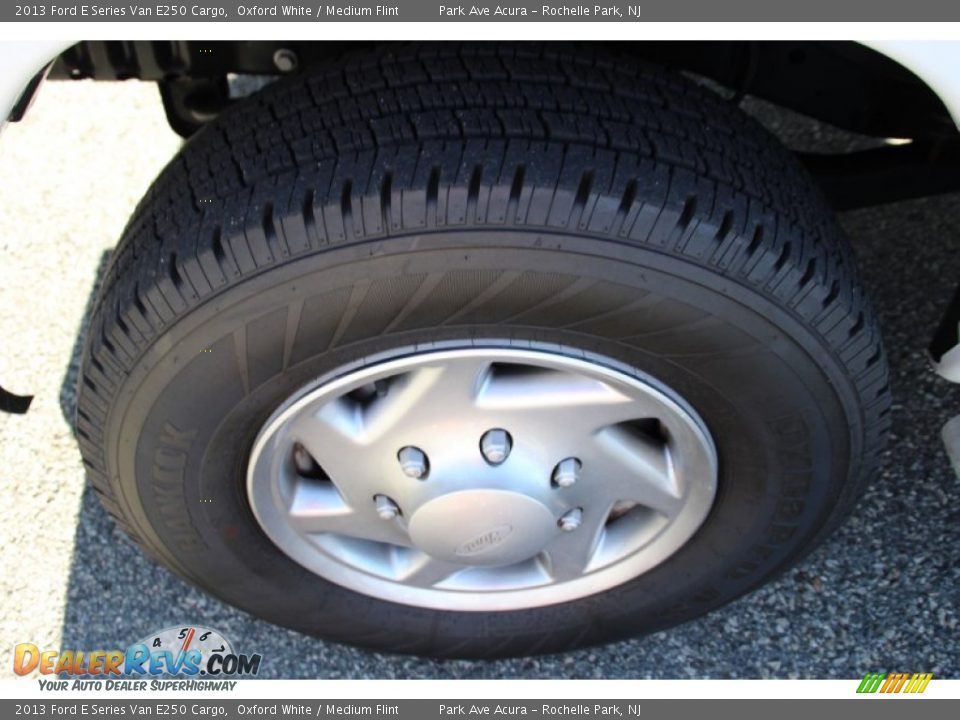 2013 Ford E Series Van E250 Cargo Oxford White / Medium Flint Photo #32