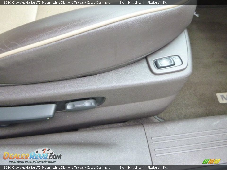 2010 Chevrolet Malibu LTZ Sedan White Diamond Tricoat / Cocoa/Cashmere Photo #12
