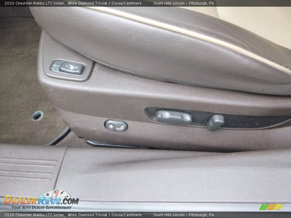 2010 Chevrolet Malibu LTZ Sedan White Diamond Tricoat / Cocoa/Cashmere Photo #21