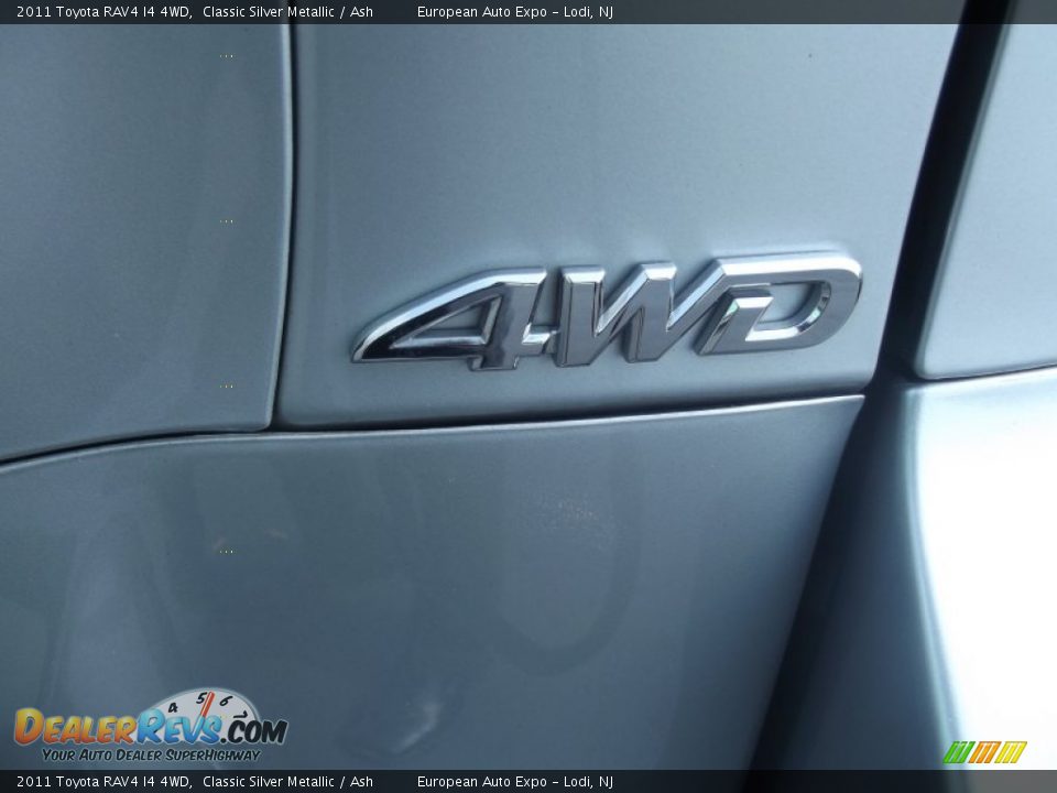 2011 Toyota RAV4 I4 4WD Classic Silver Metallic / Ash Photo #17
