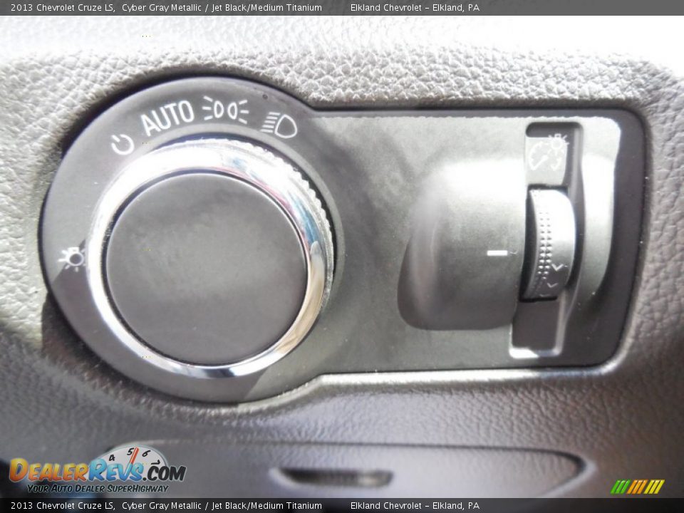 2013 Chevrolet Cruze LS Cyber Gray Metallic / Jet Black/Medium Titanium Photo #19