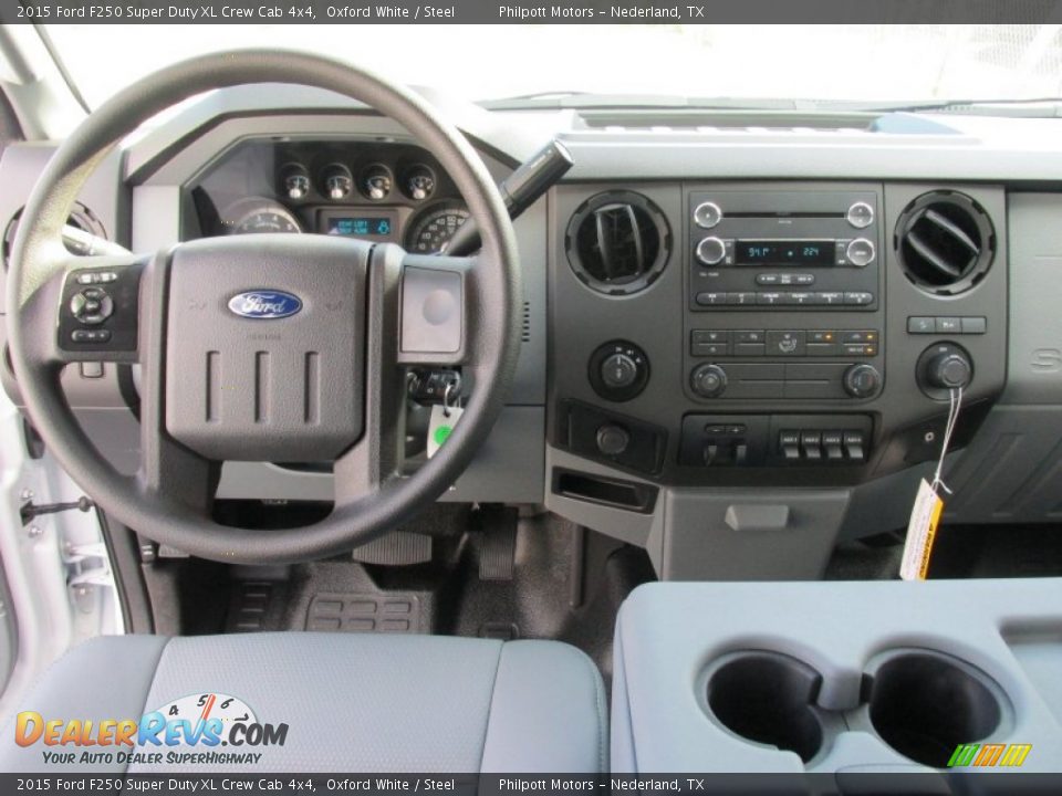 2015 Ford F250 Super Duty XL Crew Cab 4x4 Oxford White / Steel Photo #25