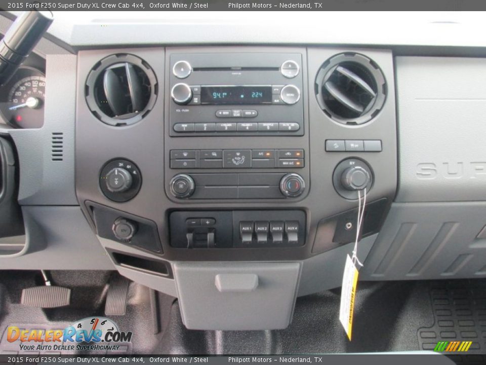 2015 Ford F250 Super Duty XL Crew Cab 4x4 Oxford White / Steel Photo #26