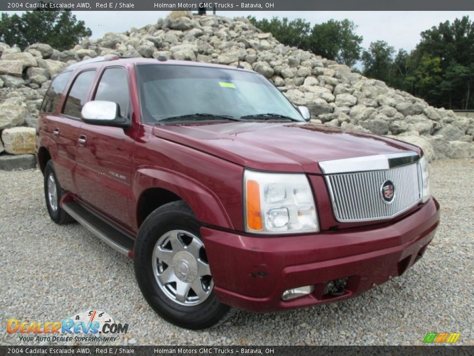 Front 3/4 View of 2004 Cadillac Escalade AWD Photo #1