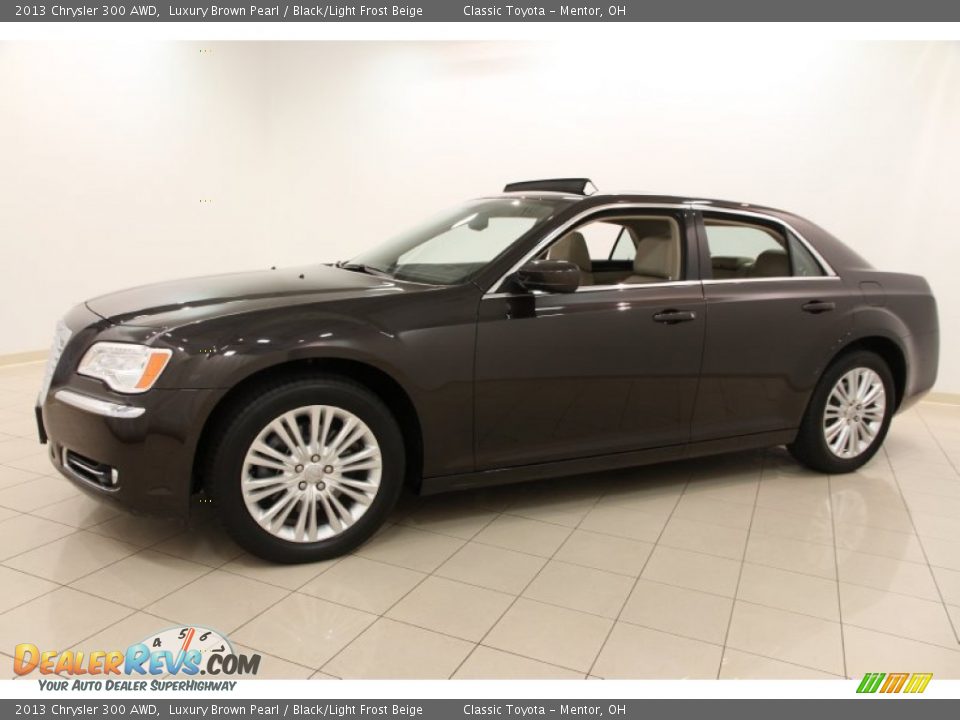 Front 3/4 View of 2013 Chrysler 300 AWD Photo #3